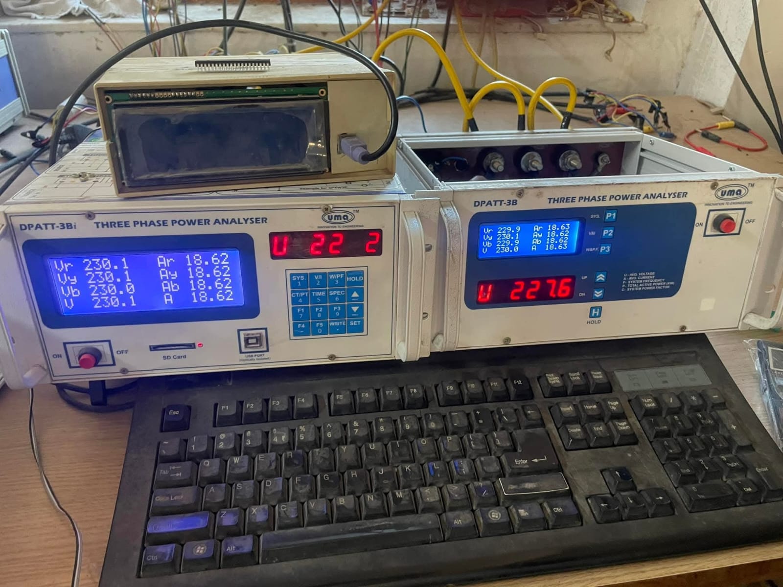 Digital laboratory measurement instruments
